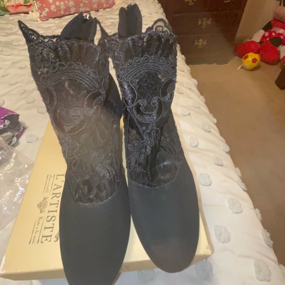 Shoes - Picture 8 of 16